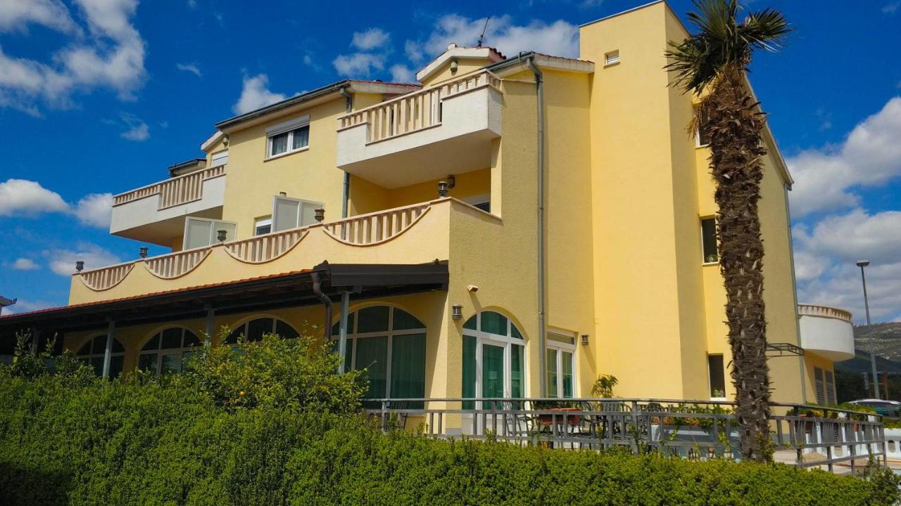 Hotel Adria Kaštela エクステリア 写真