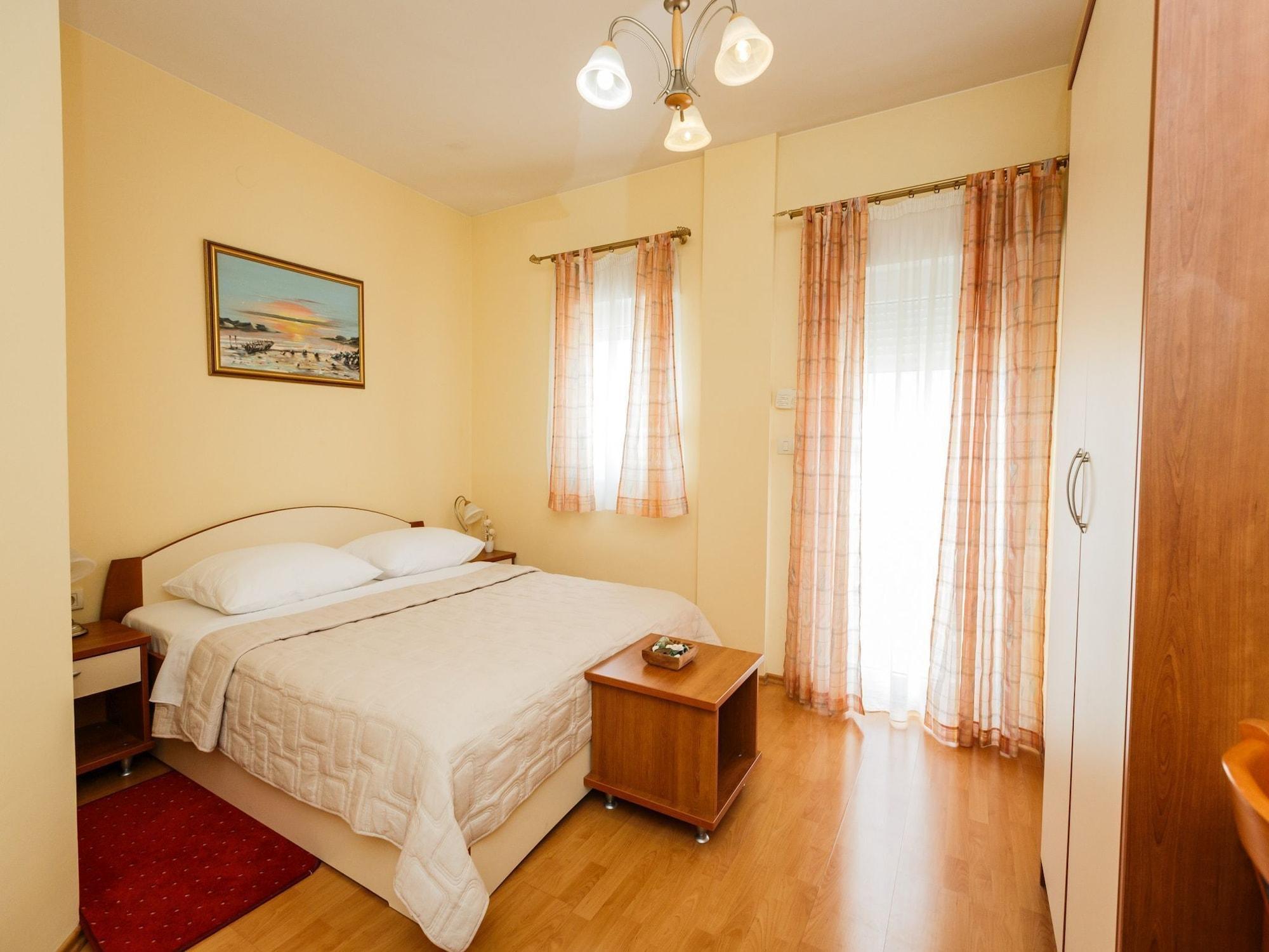 Hotel Adria Kaštela エクステリア 写真