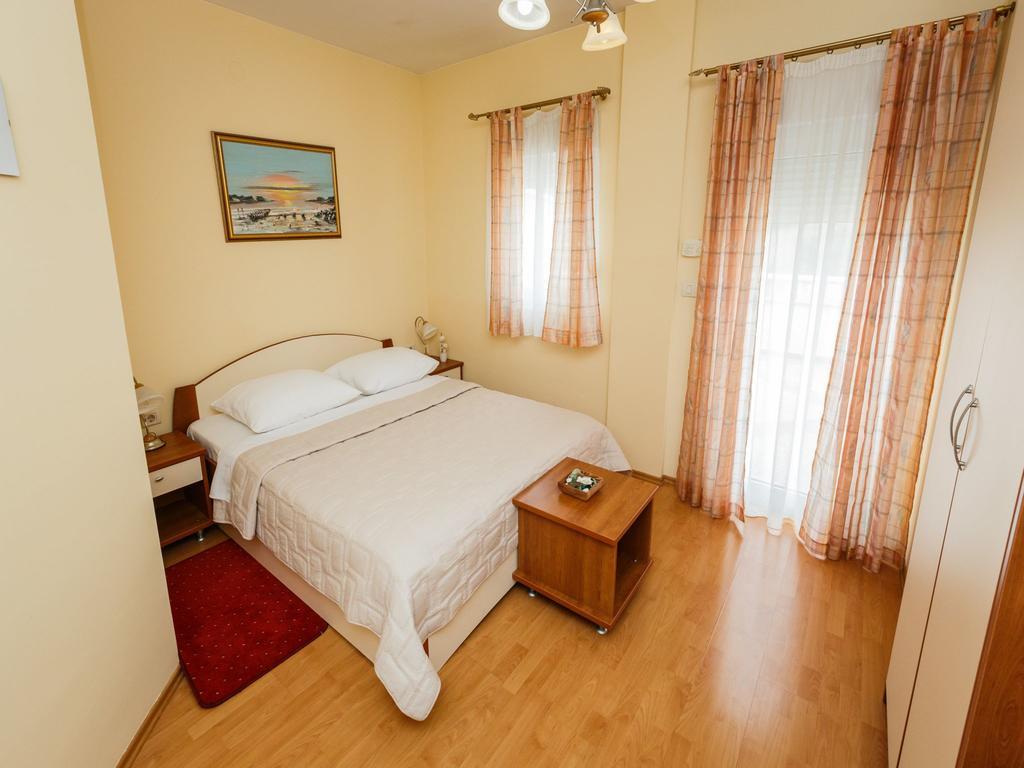 Hotel Adria Kaštela エクステリア 写真