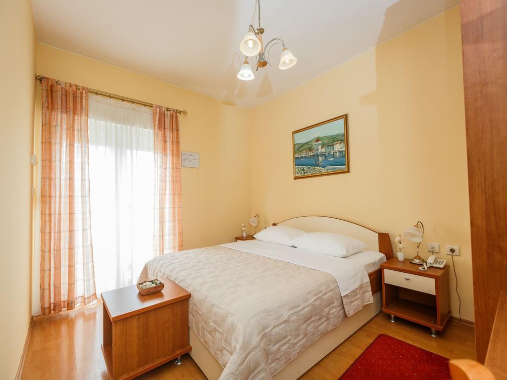 Hotel Adria Kaštela エクステリア 写真
