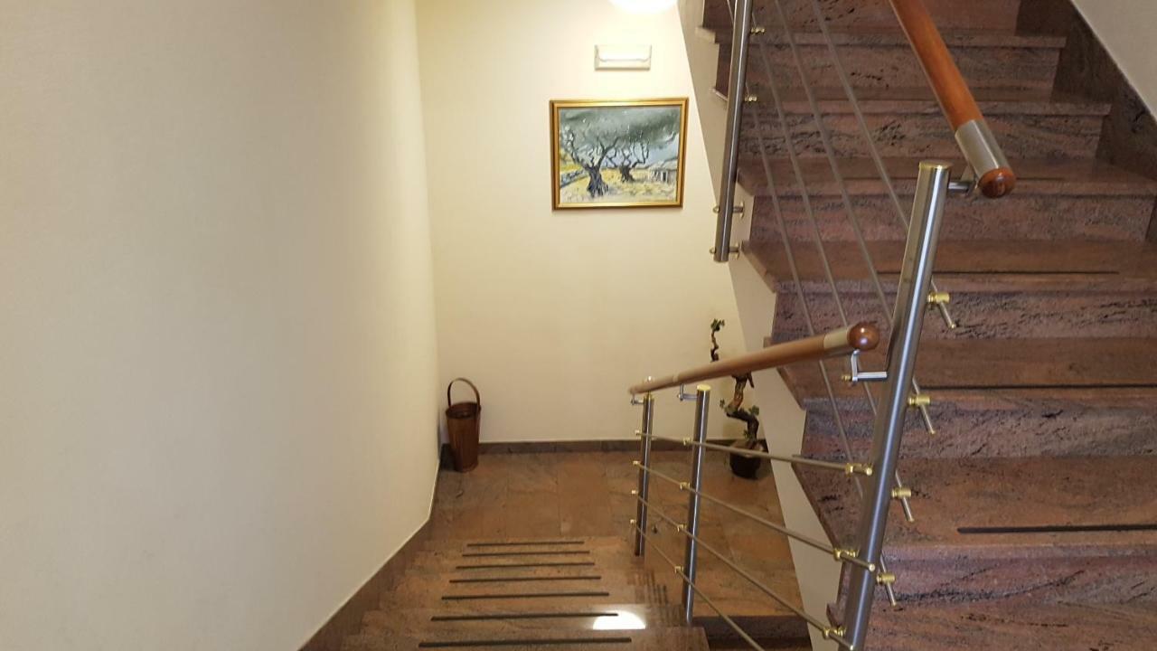 Hotel Adria Kaštela エクステリア 写真