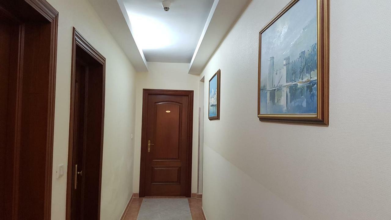 Hotel Adria Kaštela エクステリア 写真