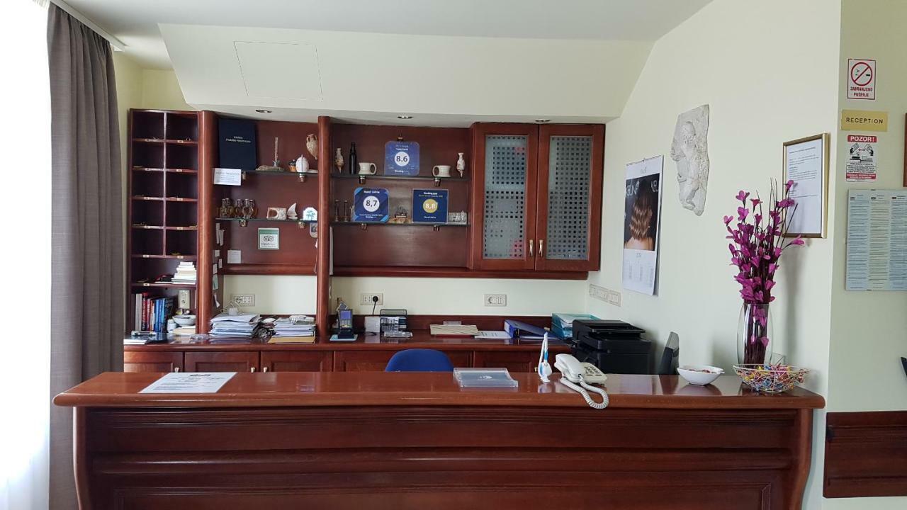 Hotel Adria Kaštela エクステリア 写真